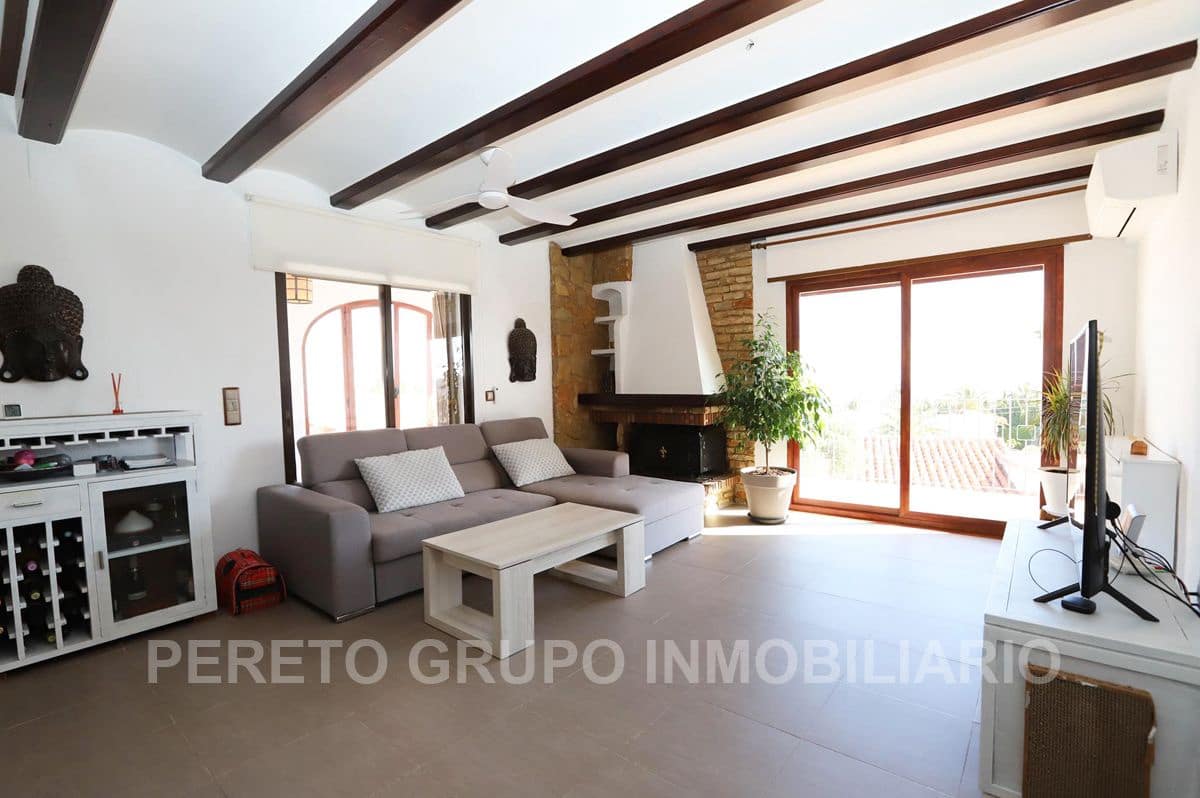Chalet de 4 habitaciones en Dénia en venta con piscina garaje - 699.000 € (Ref: 8287909)
