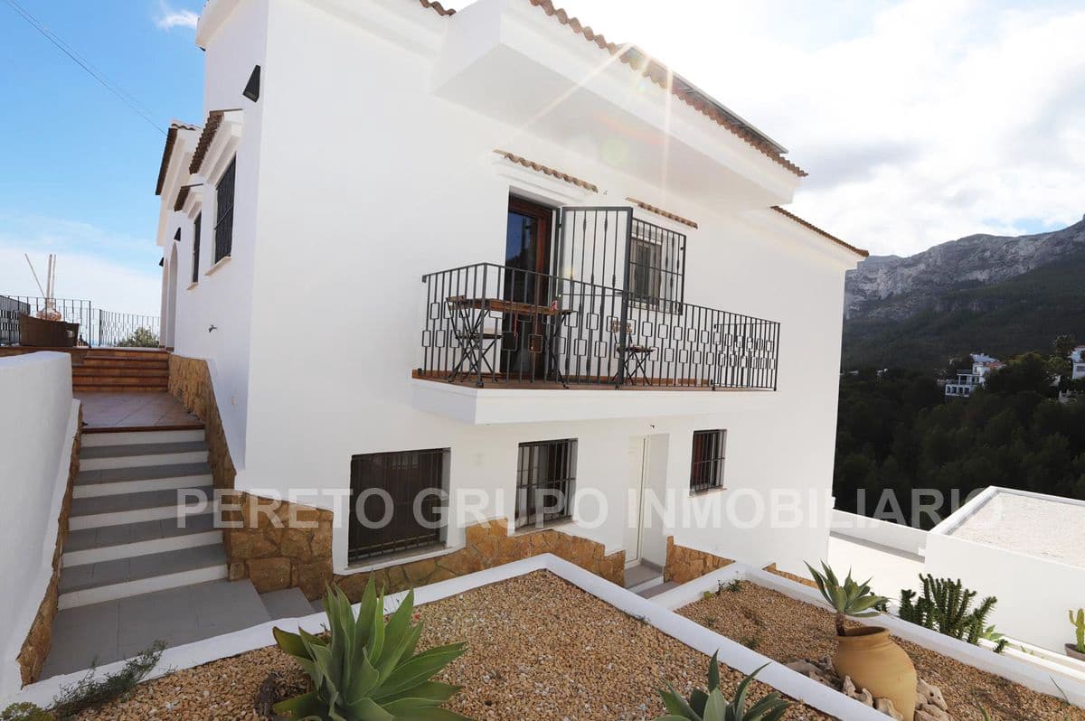 Chalet de 4 habitaciones en Dénia en venta con piscina garaje - 699.000 € (Ref: 8287909)