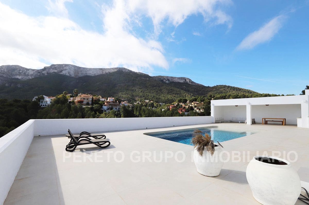 Chalet de 4 habitaciones en Dénia en venta con piscina garaje - 699.000 € (Ref: 8287909)