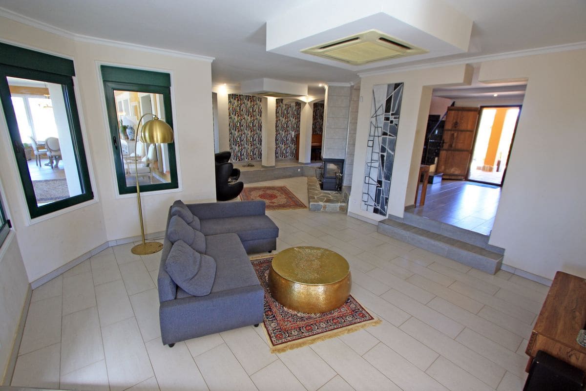 6 makuuhuone Huvila myytävänä paikassa La Sella mukana 
autotalli - 875 000 € (Ref: 8287912)