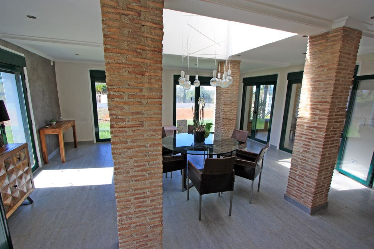 6 makuuhuone Huvila myytävänä paikassa La Sella mukana 
autotalli - 875 000 € (Ref: 8287912)