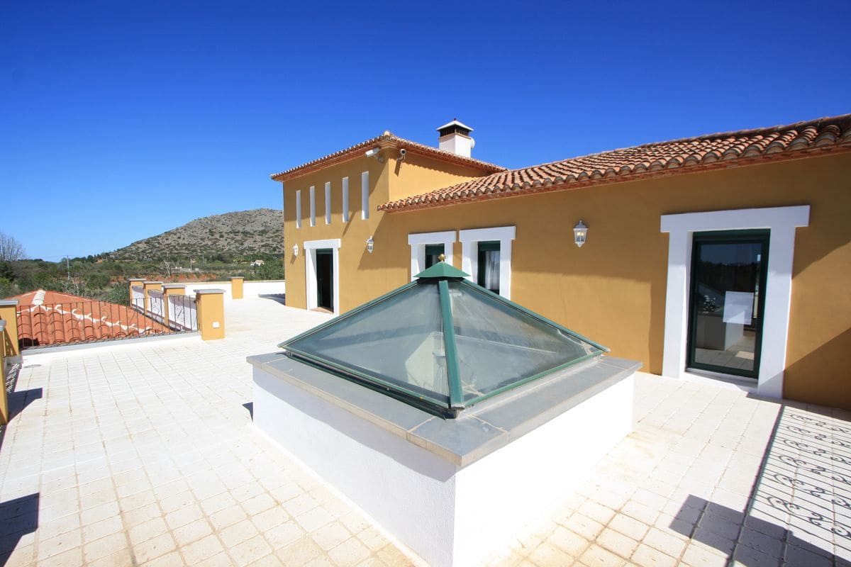 6 makuuhuone Huvila myytävänä paikassa La Sella mukana 
autotalli - 875 000 € (Ref: 8287912)