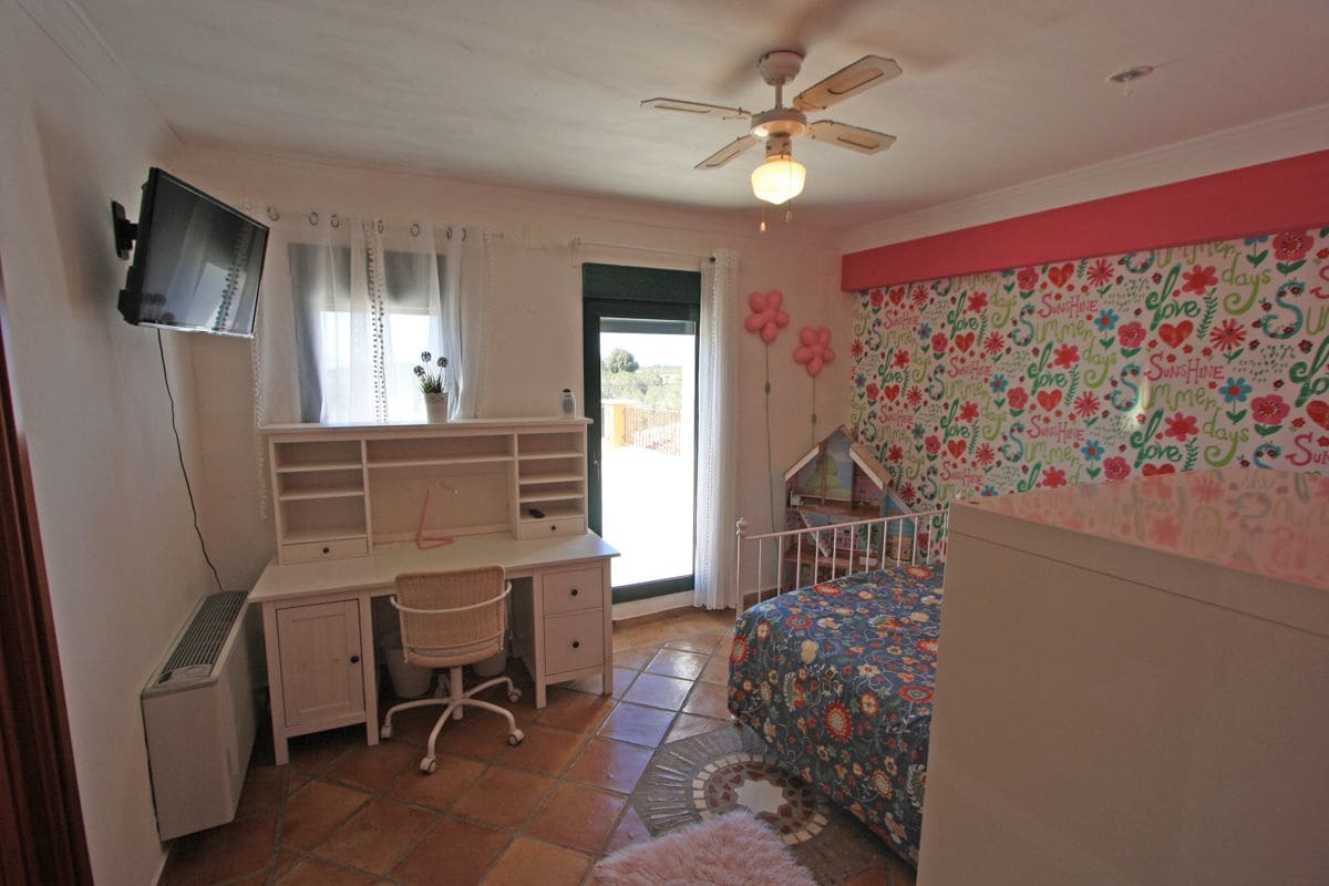 6 makuuhuone Huvila myytävänä paikassa La Sella mukana 
autotalli - 875 000 € (Ref: 8287912)