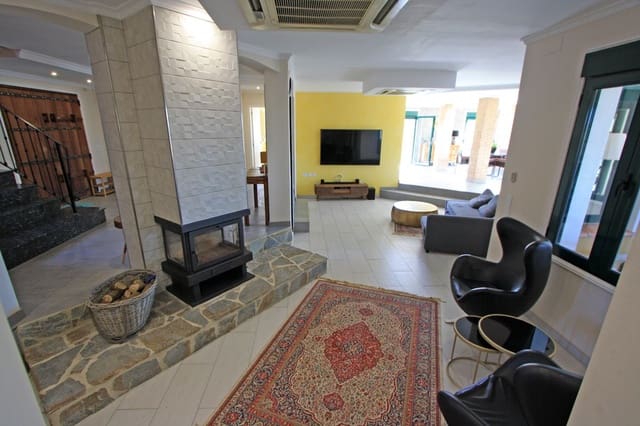 6 Zimmer Villa zu verkaufen in La Sella mit Garage - 875.000 € (Ref: 8287912)