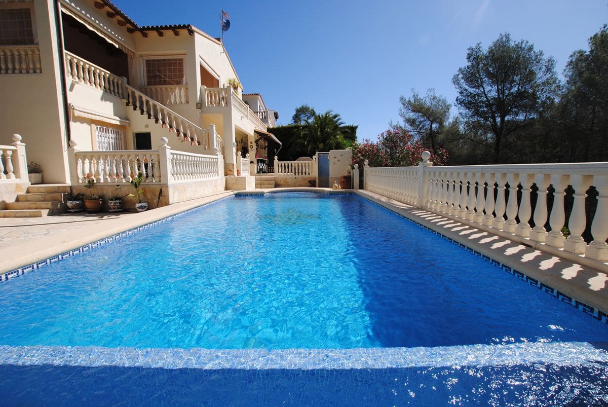 3 Zimmer Villa zu verkaufen in Orba mit Pool Garage - 580.000 € (Ref: 8364376)