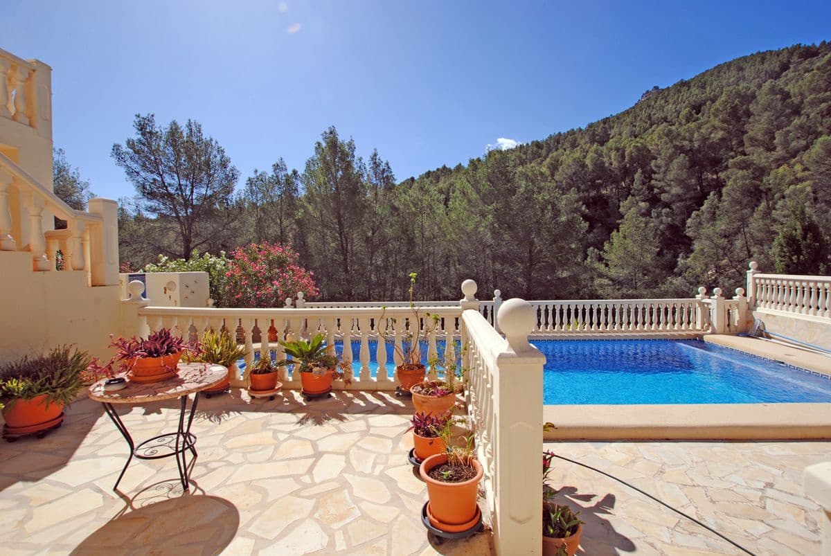 3 Zimmer Villa zu verkaufen in Orba mit Pool Garage - 580.000 € (Ref: 8364376)