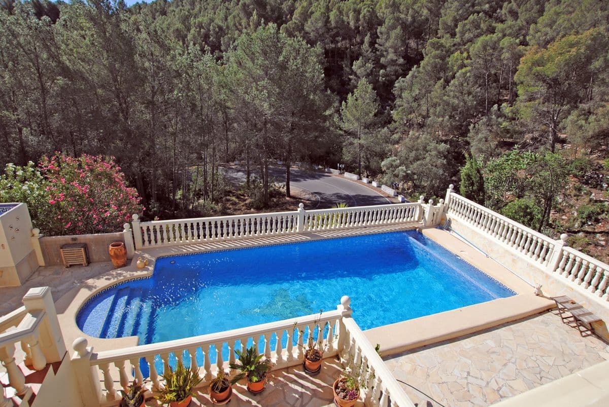 3 Zimmer Villa zu verkaufen in Orba mit Pool Garage - 580.000 € (Ref: 8364376)