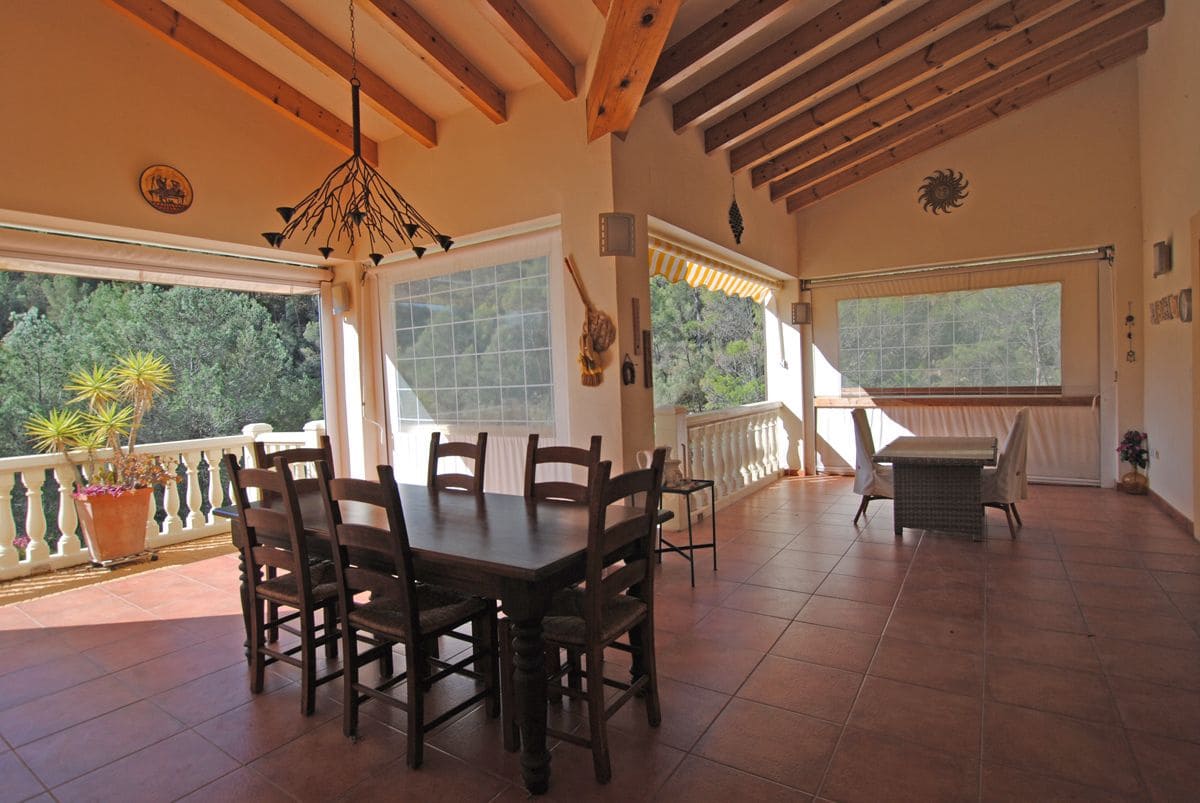 3 Zimmer Villa zu verkaufen in Orba mit Pool Garage - 580.000 € (Ref: 8364376)