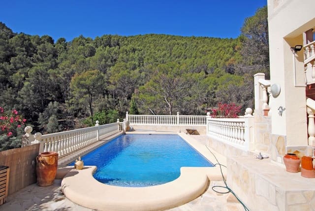 3 Zimmer Villa zu verkaufen in Orba mit Pool Garage - 580.000 € (Ref: 8364376)