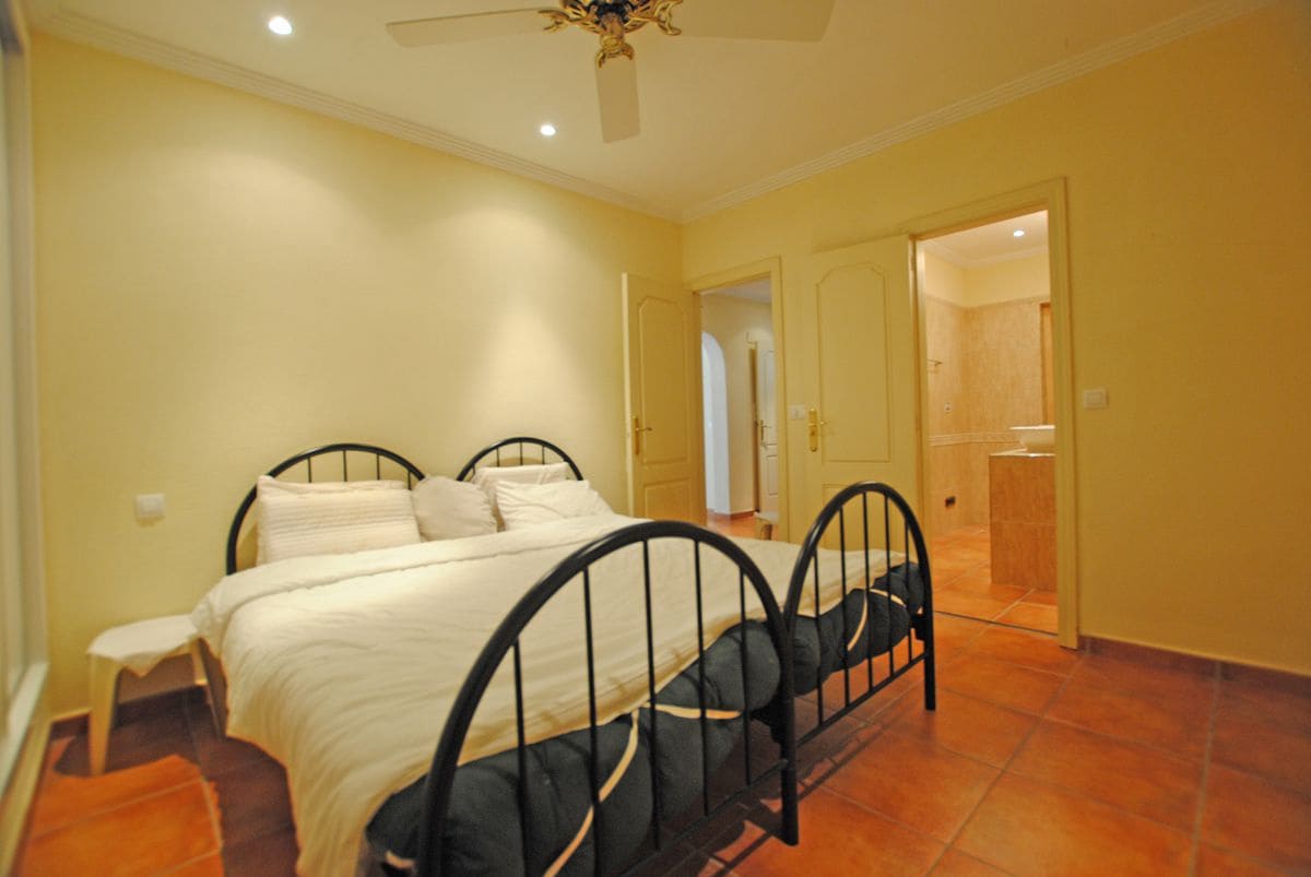 3 Zimmer Villa zu verkaufen in Orba mit Pool Garage - 580.000 € (Ref: 8364376)