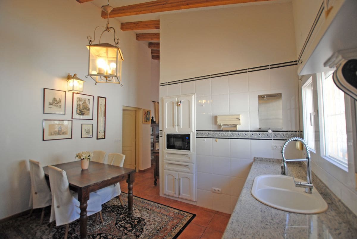 3 Zimmer Villa zu verkaufen in Orba mit Pool Garage - 580.000 € (Ref: 8364376)