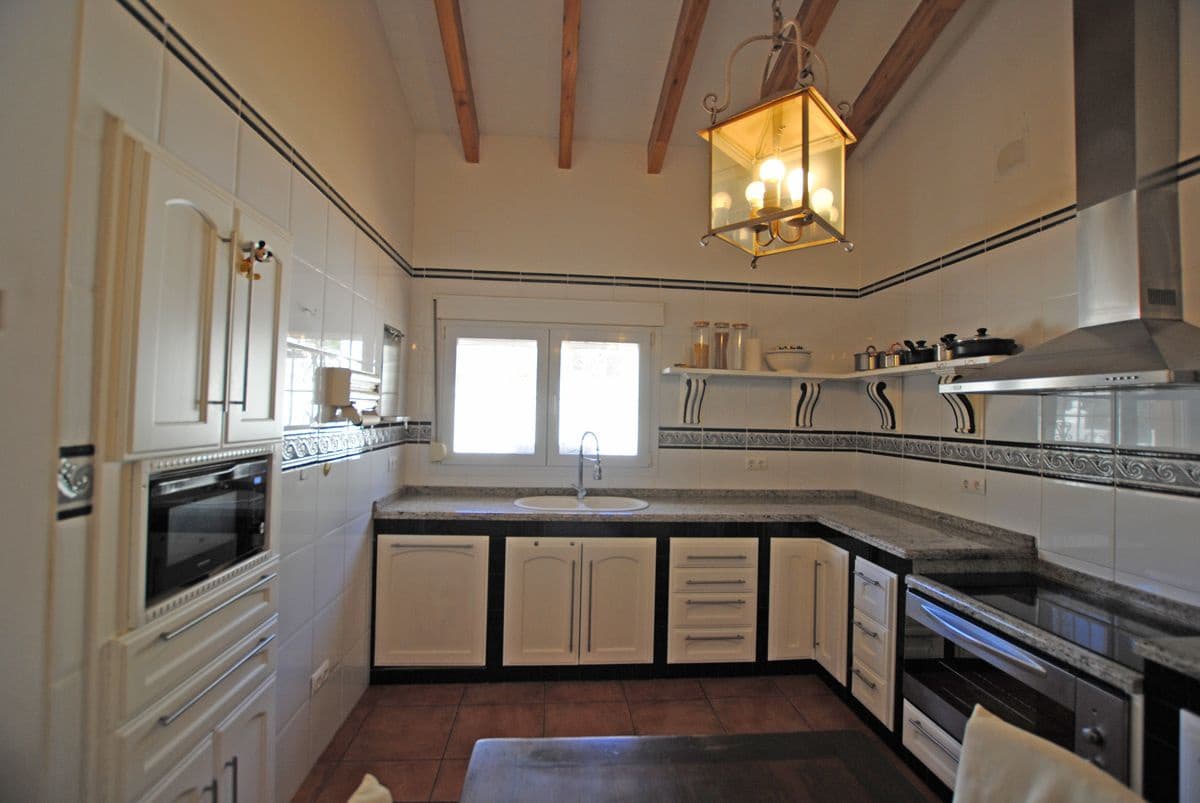 3 Zimmer Villa zu verkaufen in Orba mit Pool Garage - 580.000 € (Ref: 8364376)