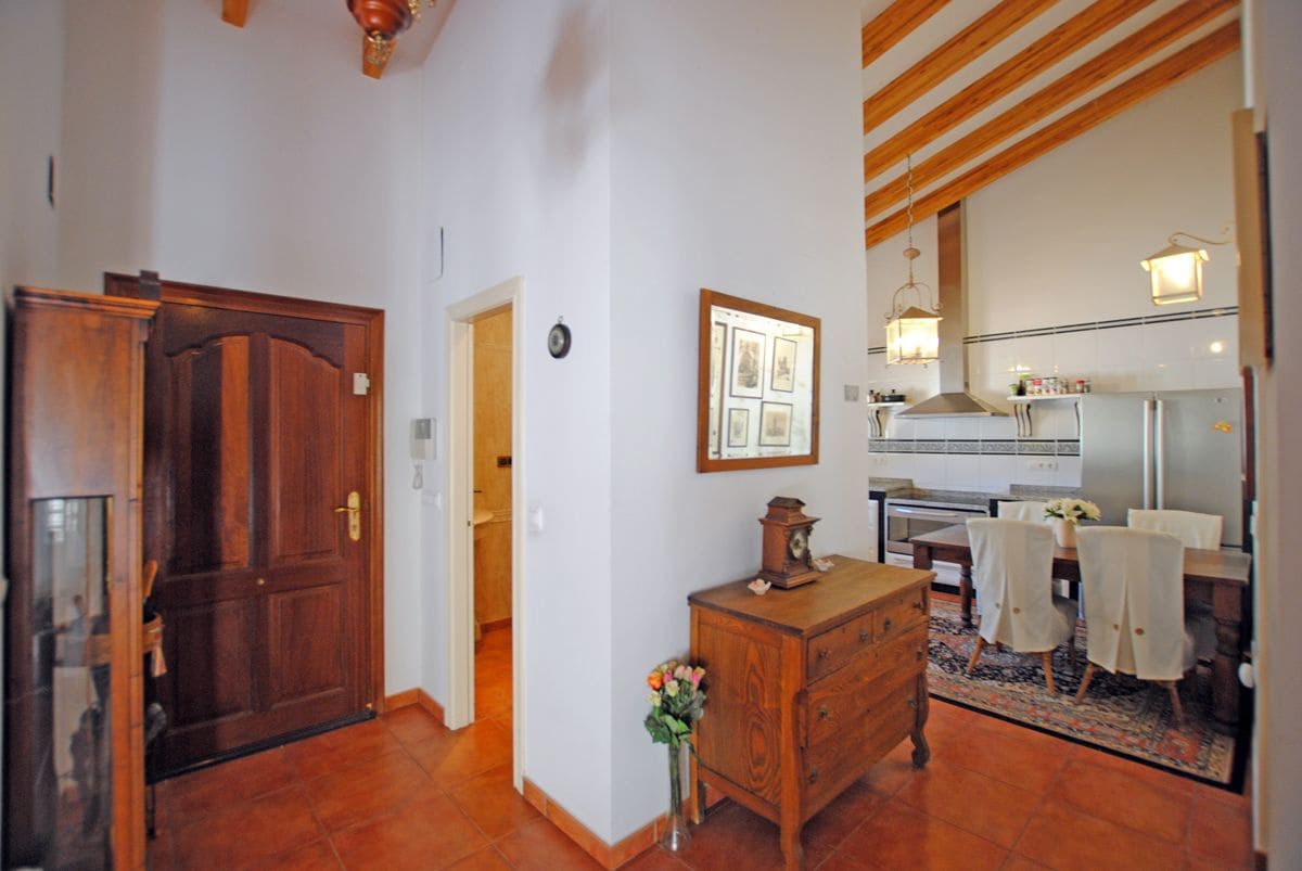 3 Zimmer Villa zu verkaufen in Orba mit Pool Garage - 580.000 € (Ref: 8364376)