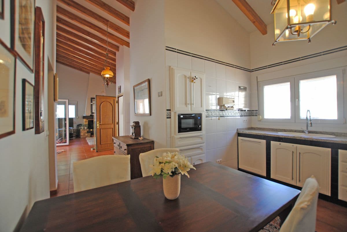 3 Zimmer Villa zu verkaufen in Orba mit Pool Garage - 580.000 € (Ref: 8364376)