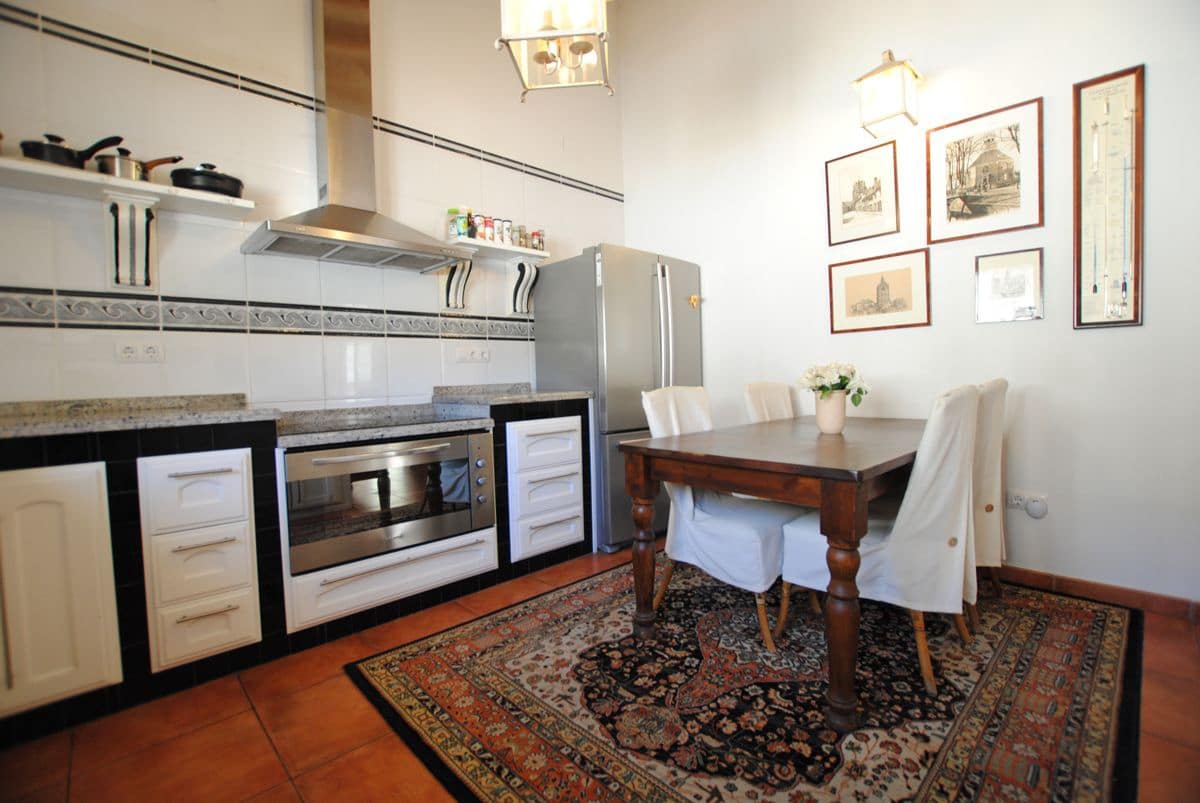 3 Zimmer Villa zu verkaufen in Orba mit Pool Garage - 580.000 € (Ref: 8364376)