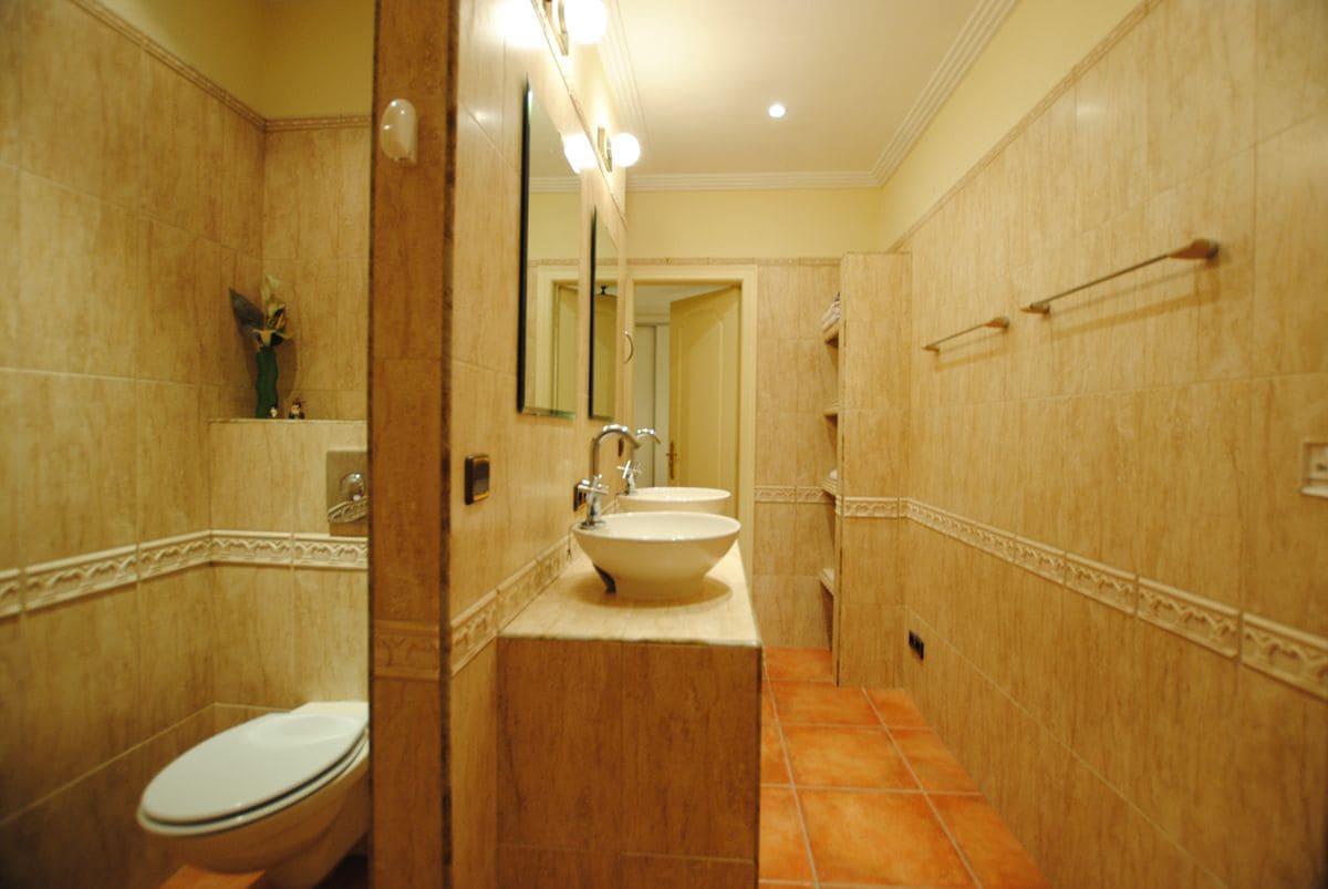 3 Zimmer Villa zu verkaufen in Orba mit Pool Garage - 580.000 € (Ref: 8364376)