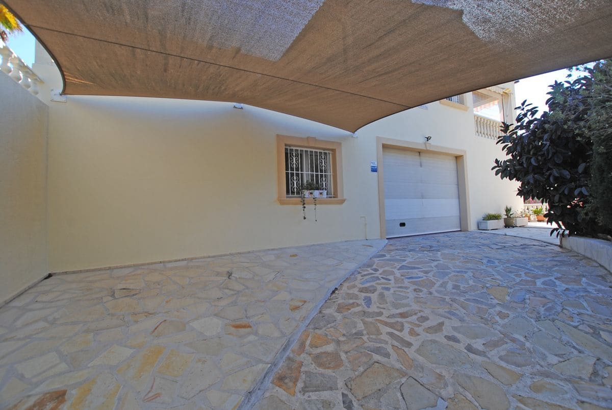 3 Zimmer Villa zu verkaufen in Orba mit Pool Garage - 580.000 € (Ref: 8364376)