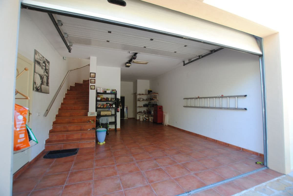 3 Zimmer Villa zu verkaufen in Orba mit Pool Garage - 580.000 € (Ref: 8364376)