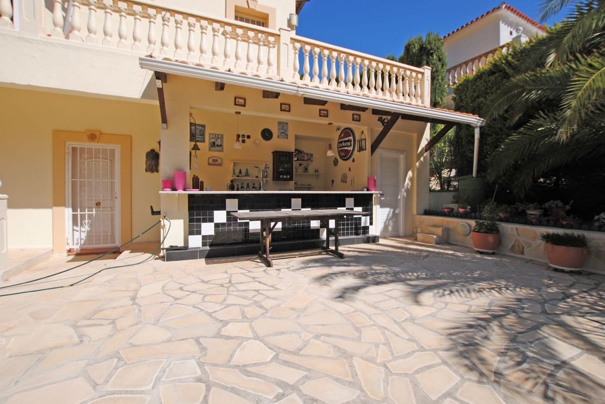 3 Zimmer Villa zu verkaufen in Orba mit Pool Garage - 580.000 € (Ref: 8364376)