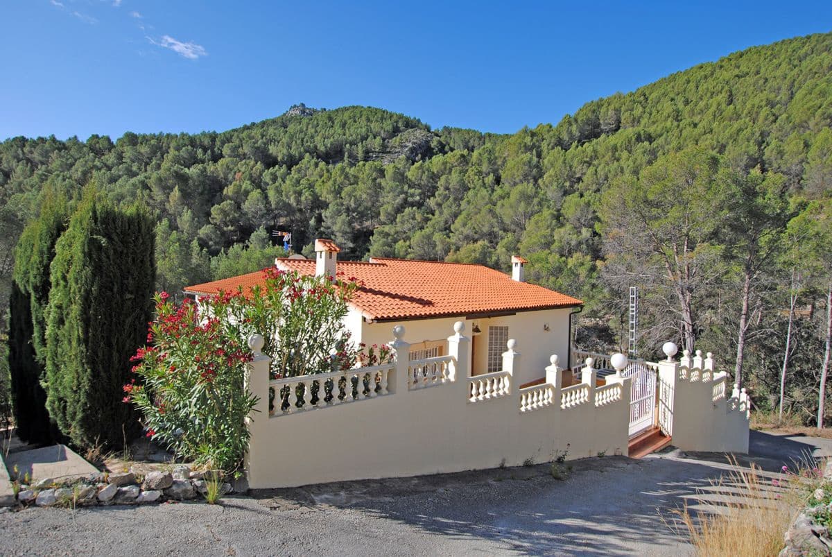3 Zimmer Villa zu verkaufen in Orba mit Pool Garage - 580.000 € (Ref: 8364376)