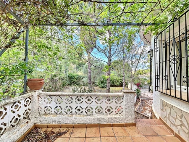 8 bedroom Villa for sale in Dénia with pool garage - € 749,000 (Ref: 8494332)