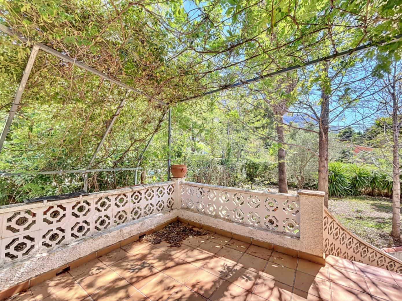 8 bedroom Villa for sale in Denia with pool garage - € 749,000 (Ref: 8494332)