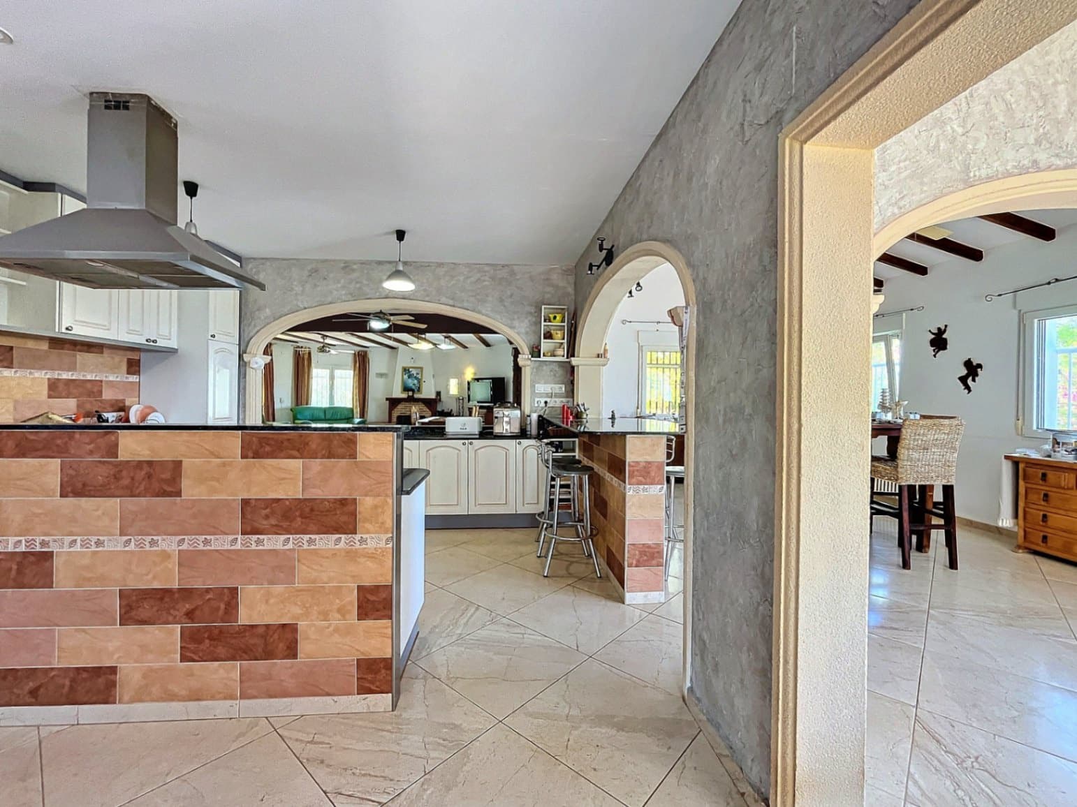 8 bedroom Villa for sale in Denia with pool garage - € 749,000 (Ref: 8494332)