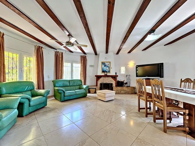 8 bedroom Villa for sale in Dénia with pool garage - € 749,000 (Ref: 8494332)