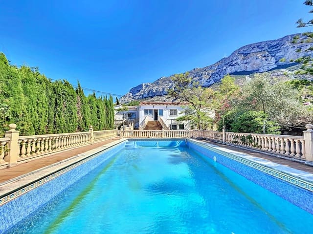 8 bedroom Villa for sale in Dénia with pool garage - € 749,000 (Ref: 8494332)