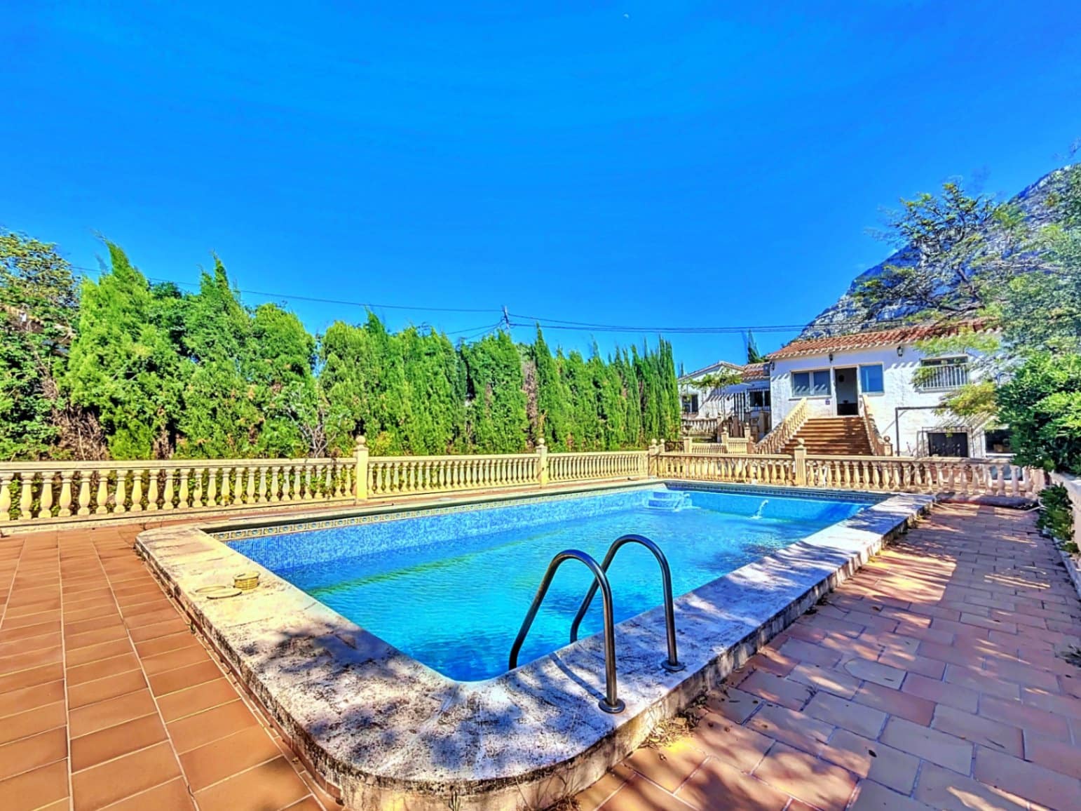 8 bedroom Villa for sale in Denia with pool garage - € 749,000 (Ref: 8494332)