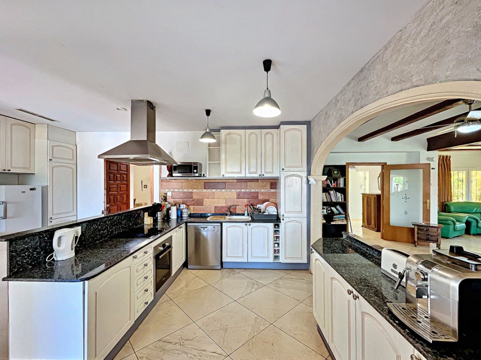 8 bedroom Villa for sale in Denia with pool garage - € 749,000 (Ref: 8494332)