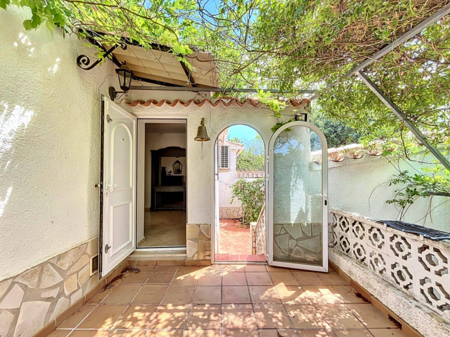 8 bedroom Villa for sale in Denia with pool garage - € 749,000 (Ref: 8494332)