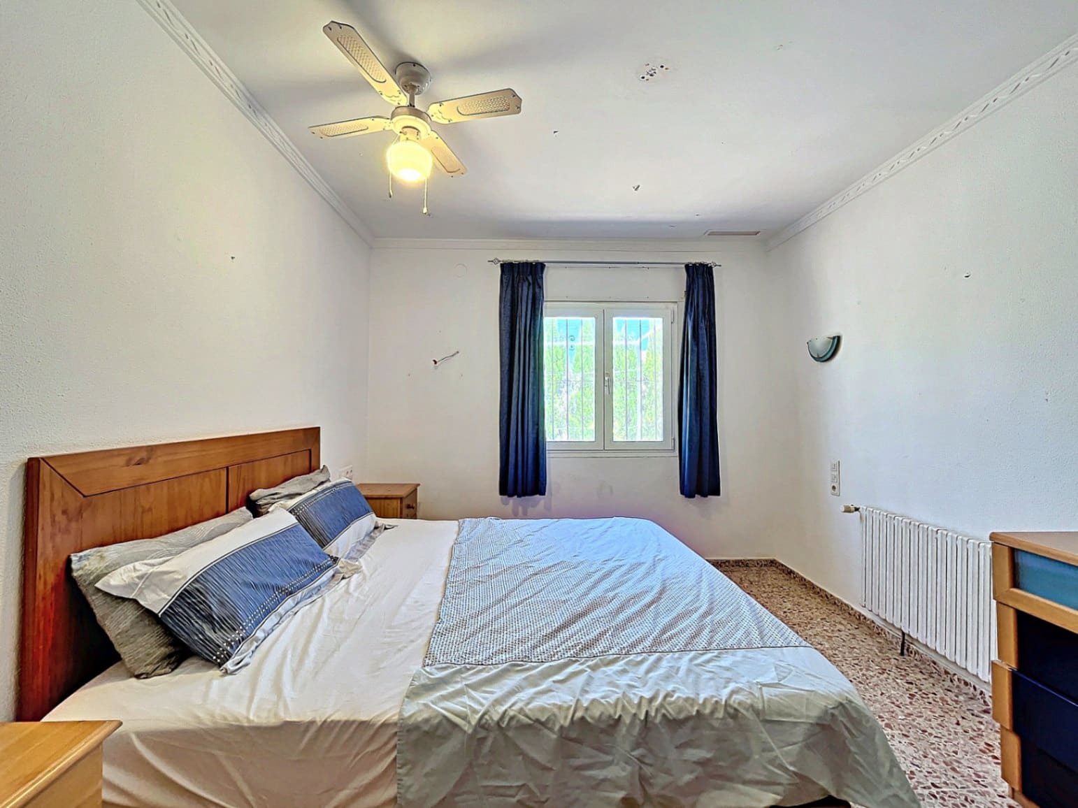 8 bedroom Villa for sale in Denia with pool garage - € 749,000 (Ref: 8494332)