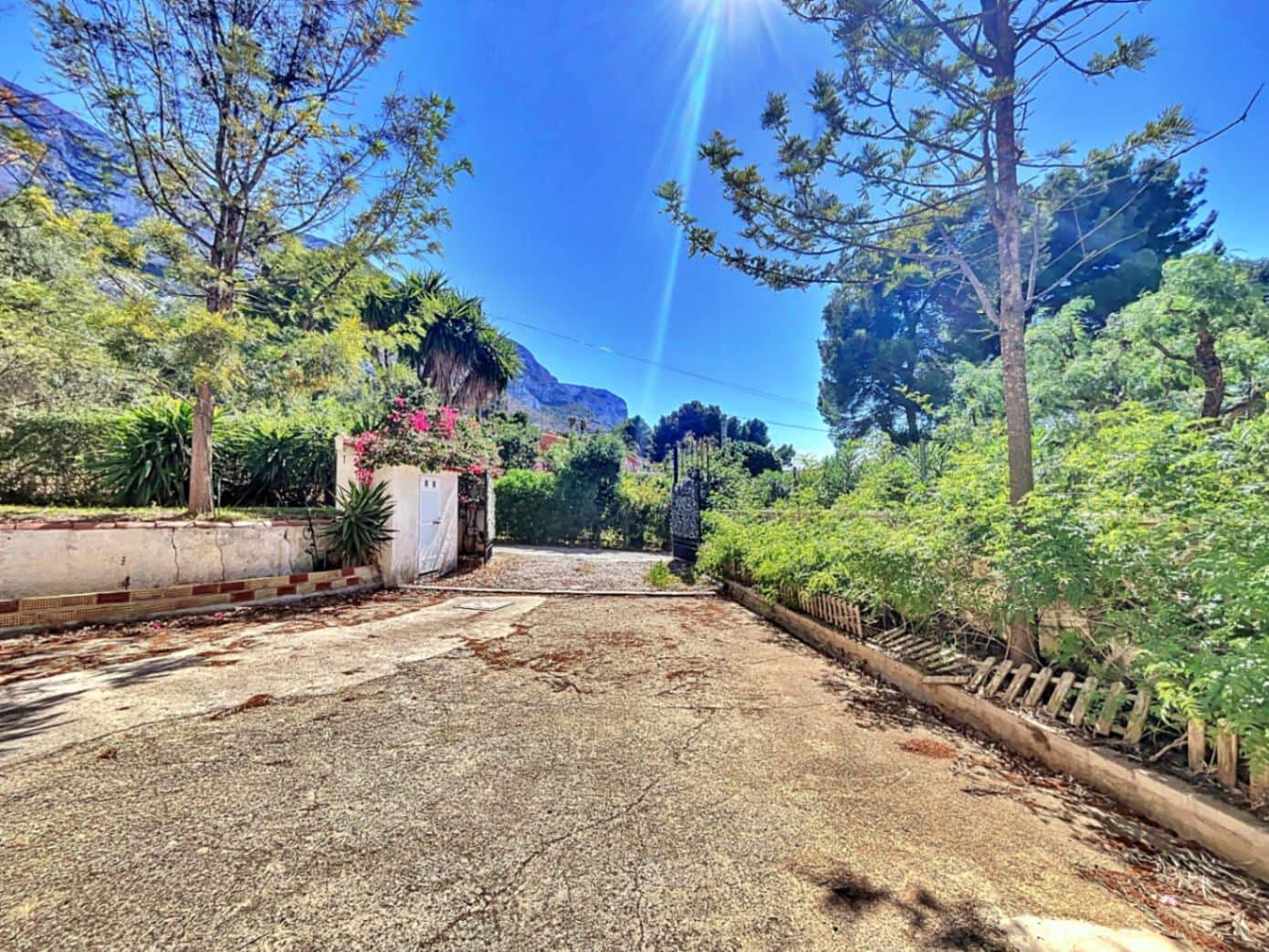 8 bedroom Villa for sale in Denia with pool garage - € 749,000 (Ref: 8494332)