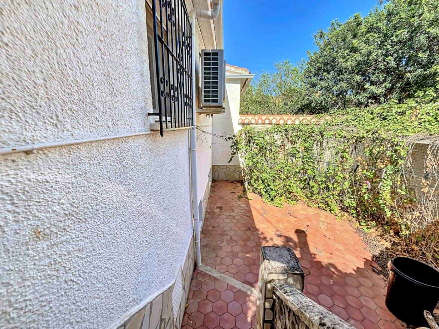 8 bedroom Villa for sale in Denia with pool garage - € 749,000 (Ref: 8494332)