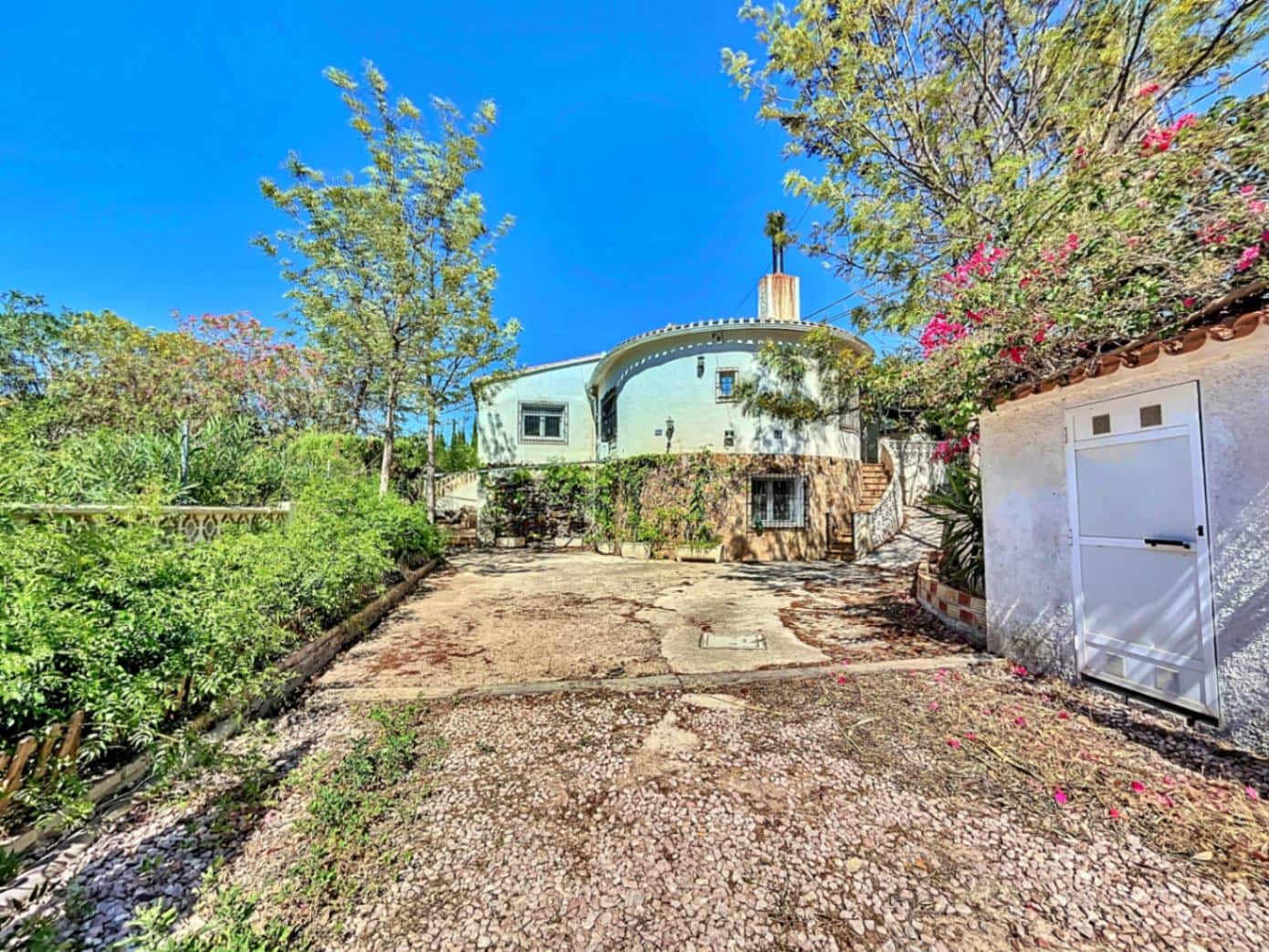 8 bedroom Villa for sale in Denia with pool garage - € 749,000 (Ref: 8494332)