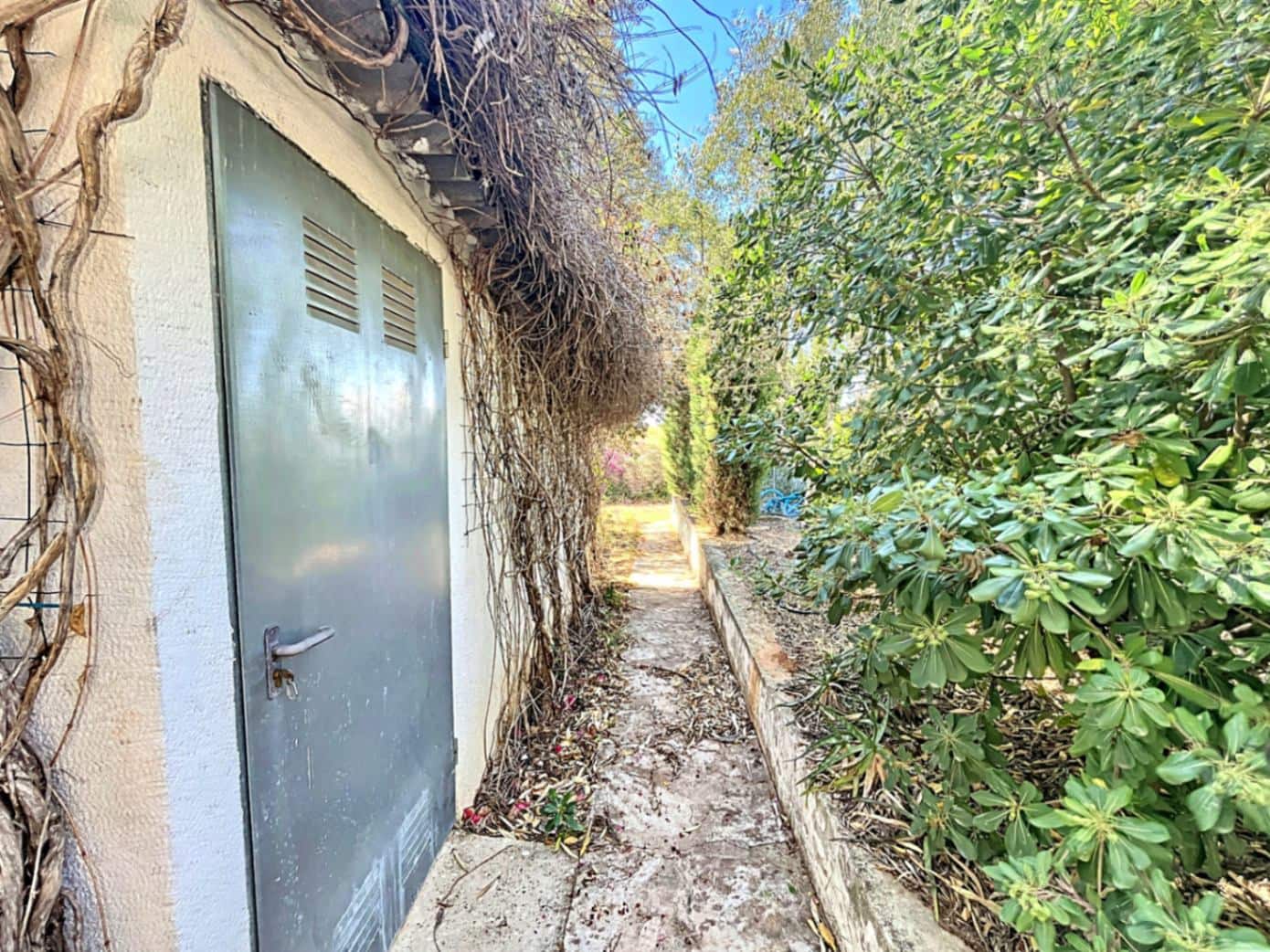 8 bedroom Villa for sale in Denia with pool garage - € 749,000 (Ref: 8494332)