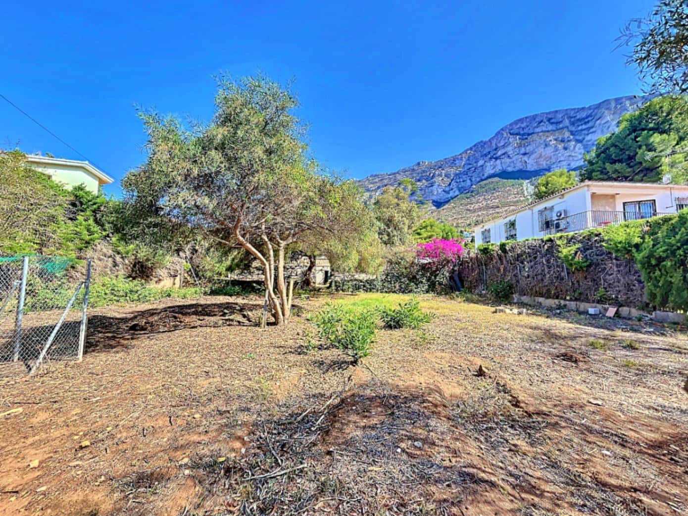 8 bedroom Villa for sale in Denia with pool garage - € 749,000 (Ref: 8494332)