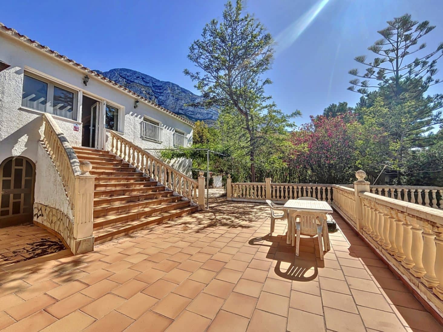 8 bedroom Villa for sale in Denia with pool garage - € 749,000 (Ref: 8494332)