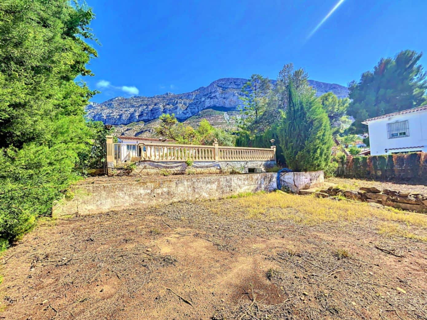 8 bedroom Villa for sale in Denia with pool garage - € 749,000 (Ref: 8494332)