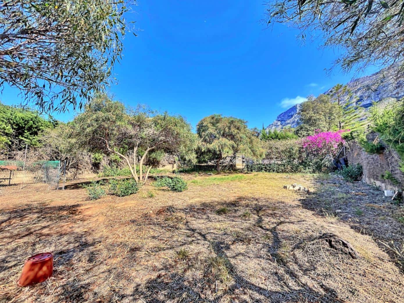 8 bedroom Villa for sale in Denia with pool garage - € 749,000 (Ref: 8494332)