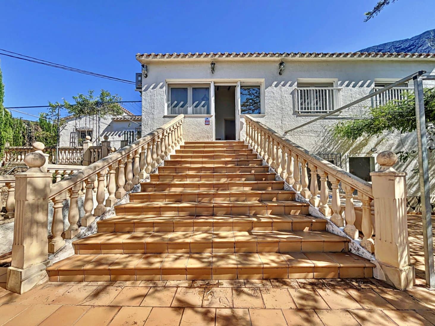 8 bedroom Villa for sale in Denia with pool garage - € 749,000 (Ref: 8494332)