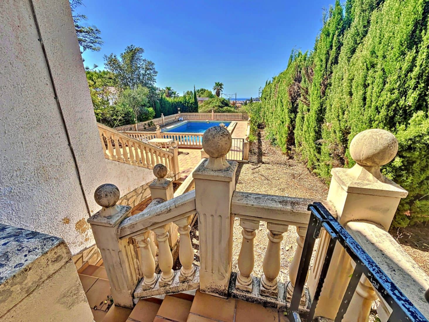 8 bedroom Villa for sale in Denia with pool garage - € 749,000 (Ref: 8494332)