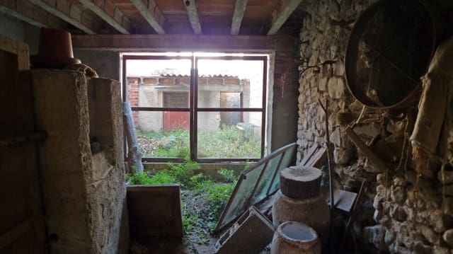 6 bedroom Townhouse for sale in Castell de Castells - € 46,000 (Ref: 8598412)