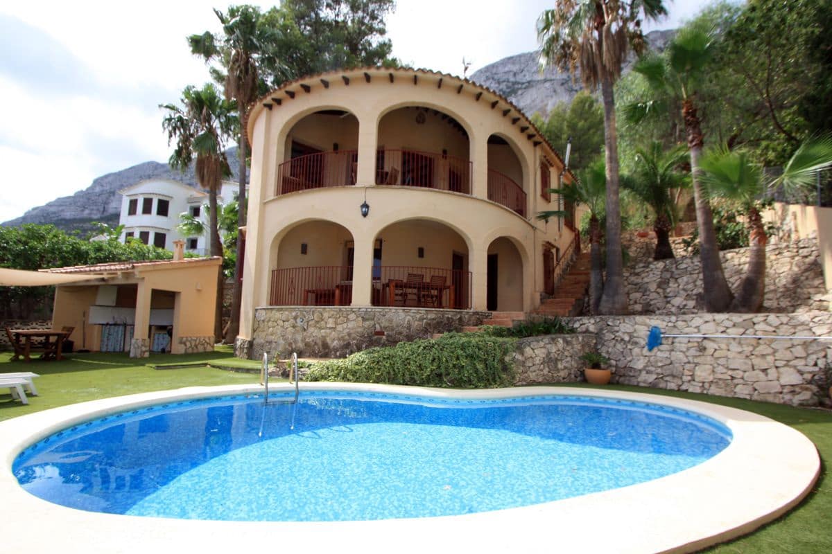 5 sovrum Villa till salu i Denia med pool garage - 775 000 € (Ref: 8807159)