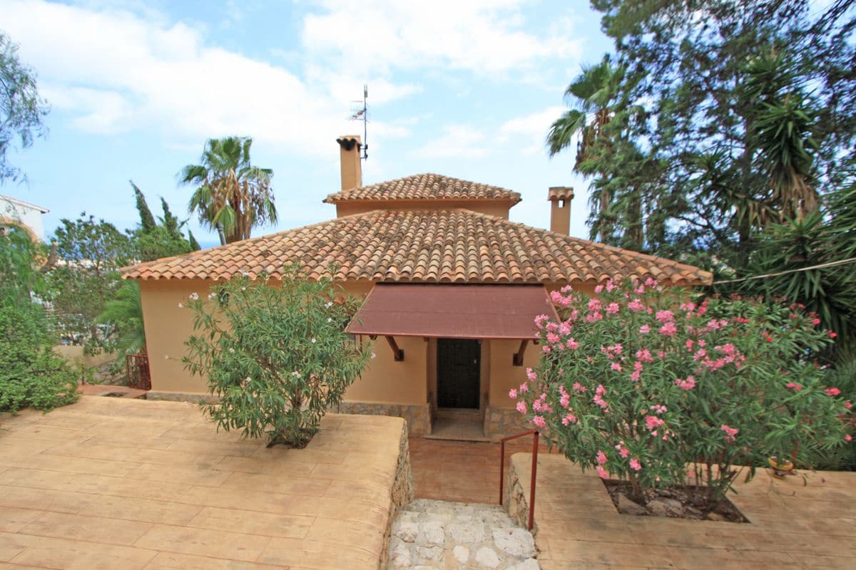 5 sovrum Villa till salu i Denia med pool garage - 775 000 € (Ref: 8807159)