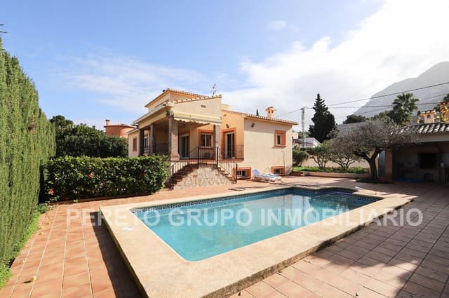 5 makuuhuone Huvila myytävänä paikassa El Montgó, Dénia mukana uima-altaan 
autotalli - 850 000 € (Ref: 8821029)