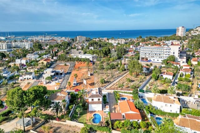 Chalet de 5 habitaciones en Dénia en venta con piscina garaje - 750.000 € (Ref: 8881012)