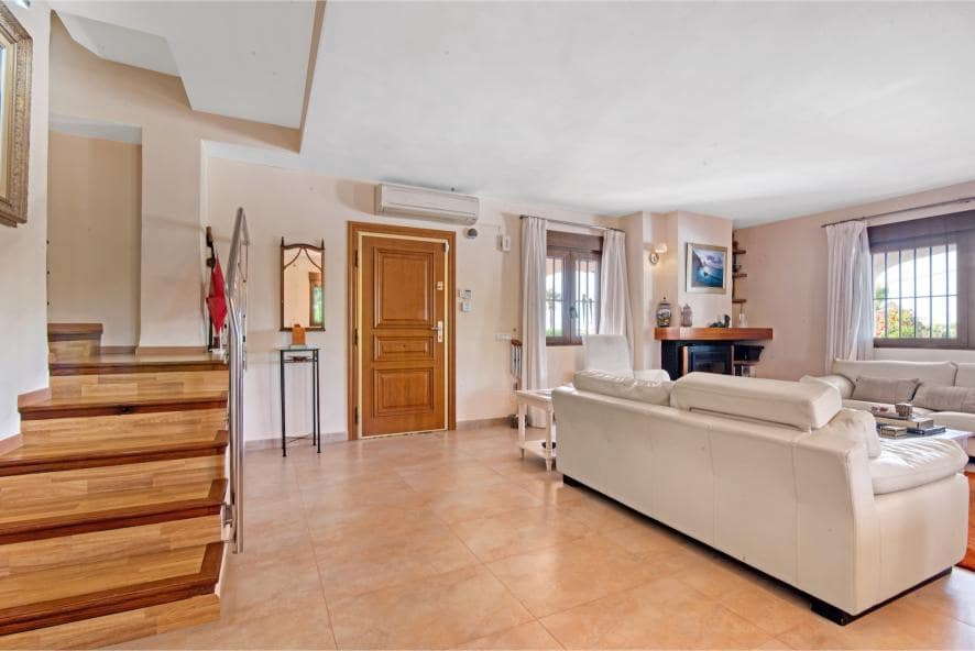 Chalet de 5 habitaciones en Dénia en venta con piscina garaje - 750.000 € (Ref: 8881012)