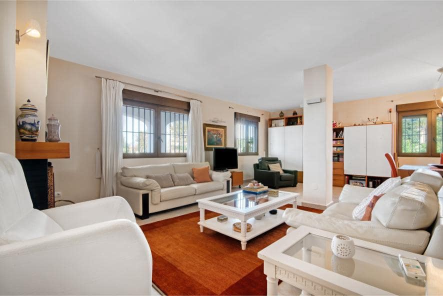 Chalet de 5 habitaciones en Dénia en venta con piscina garaje - 750.000 € (Ref: 8881012)